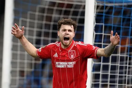 Η Νότιγχαμ πήρε βαθμό παραμονής κόντρα στην Άστον Βίλα, η Τότεναμ ηττήθηκε ξανά και βουλιάζει