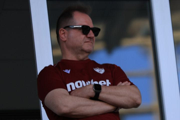 ΑΕΛ Novibet: Στην προπόνηση των βυσσινί ο Νταβέλης, μήνυμα στήριξης και ενότητας εν όψει της δύσκολης συνέχειας στα playouts