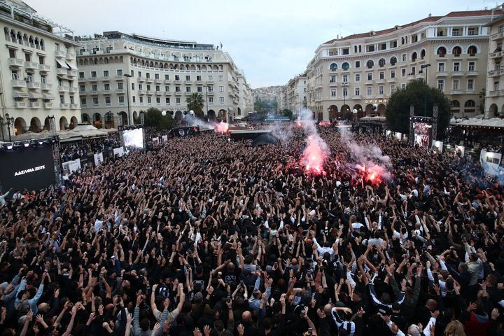 Η καλημέρα της ΠΑΕ ΠΑΟΚ με την ασπρόμαυρη παράνοια από την πλατεία Αριστοτέλους