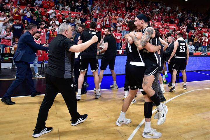 Οι έξαλλοι πανηγυρισμοί των παικτών του ΠΑΟΚ για την πρόκριση στους τελικούς του FIBA Europe Cup