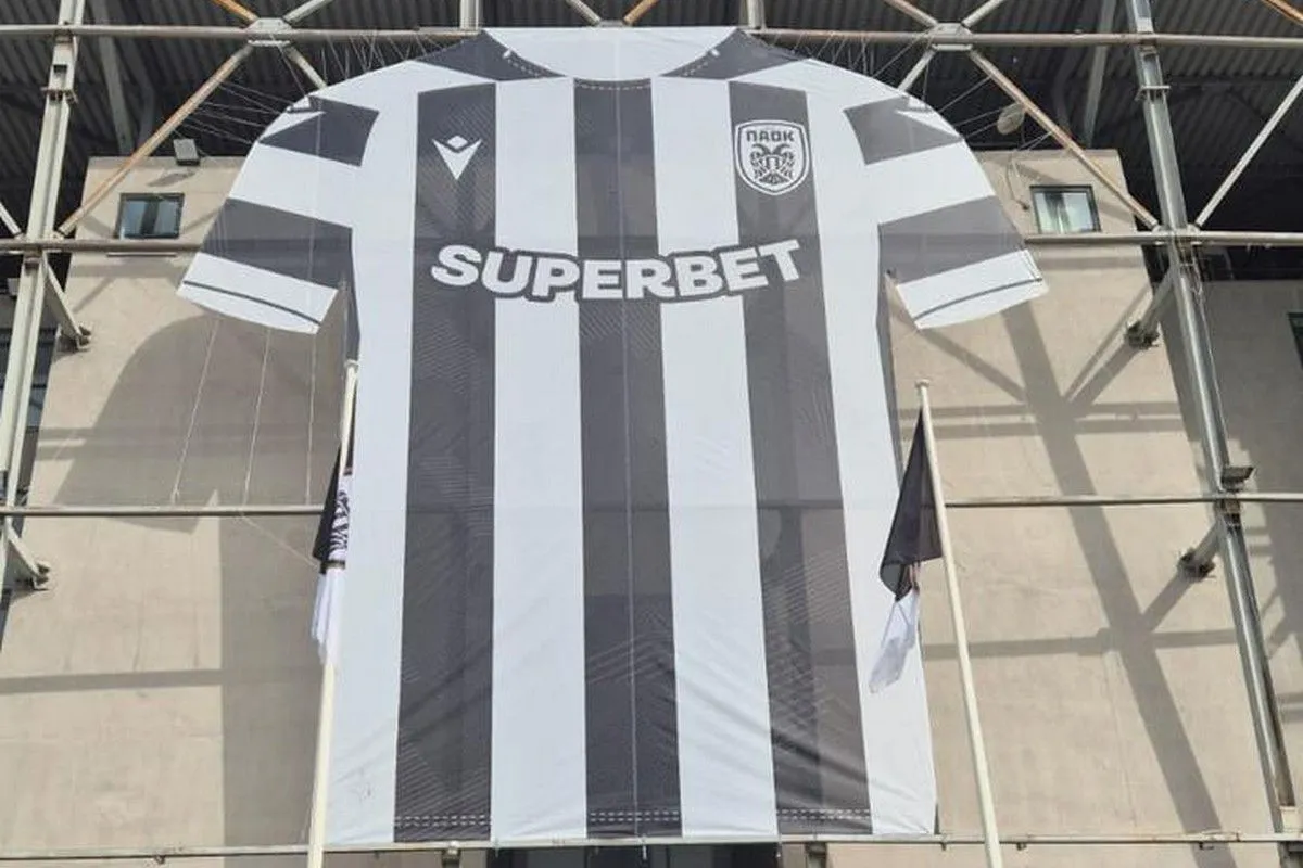 ΠΑΟΚ και Superbet γιορτάζουν τα 100 χρόνια από την ίδρυση του Δικεφάλου με μία τεράστια φανέλα στην Τούμπα