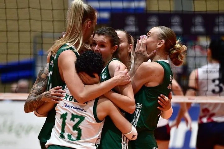 Παναθηναϊκός – ΖΑΟΝ 3-0: Τα “Φίνα Κορίτσια” σκούπισαν την ομάδα των Βορείων Προαστίων και επέστρεψαν στον θρόνο του ελληνικού βόλεϊ γυναικών