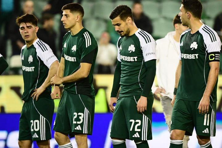 Παναθηναϊκός: Έντονες αποδοκιμασίες και στο φινάλε του ματς από τους οπαδούς του τριφυλλιού προς τους παίκτες