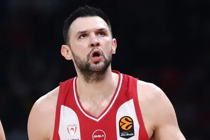 Μπαρτζώκας για Παπανικολάου: “Είναι ο παίκτης που συνδέει τα πράγματα στον Ολυμπιακό, για αυτό είναι αρχηγός”