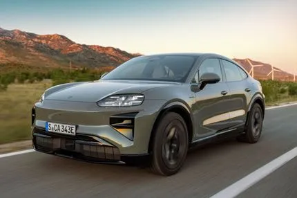 Με έμπνευση από την εμβληματική 911, η Porsche έχει έτοιμη τη νέα Cayenne Coupe Electric με -έως και- 1.156 ίππους!