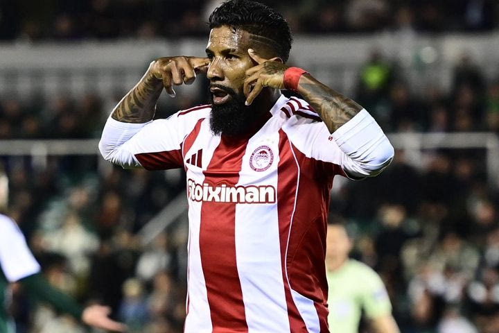 Θρίαμβος Ολυμπιακού στο τελευταίο ντέρμπι αιωνίων στη Λεωφόρο: Ζωντανός στη μάχη του τίτλου