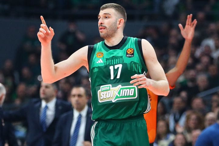 Αυτά έκανε ο Νίκος Ρογκαβόπουλος στη βραδιά καριέρας του απέναντι στην Εφές