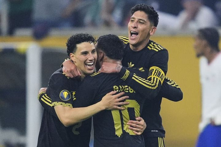 Εθνική Μεξικού: Γκολ ο Σάντσες και βασικός ο Πινέδα στο φιλικό με το Βέλγιο, ιδιαίτερο χρόνια πολλά με μπουγέλο για τον χαφ της ΑΕΚ