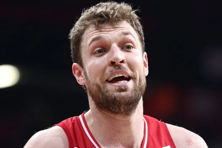 Μια βραδιά με πολλούς χαρούμενους και έναν δυσαρεστημένο