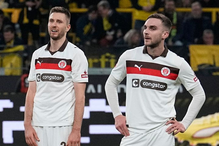 Bundesliga: Η Σαν Πάουλι του Σάλιακα, η Βόλφσμπουργκ του Κουλιεράκη και η Χάιντενχαϊμ για τη θέση των μπαράζ, μυθική ανατροπή η Μπάγερν