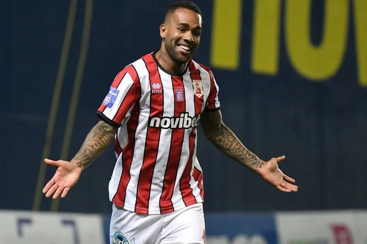 Λάμψη Τεϊσέιρα στο Αγρίνιο, ο Πανσερραϊκός νίκησε και ανέβηκε πάνω από τη ζώνη του υποβιβασμού