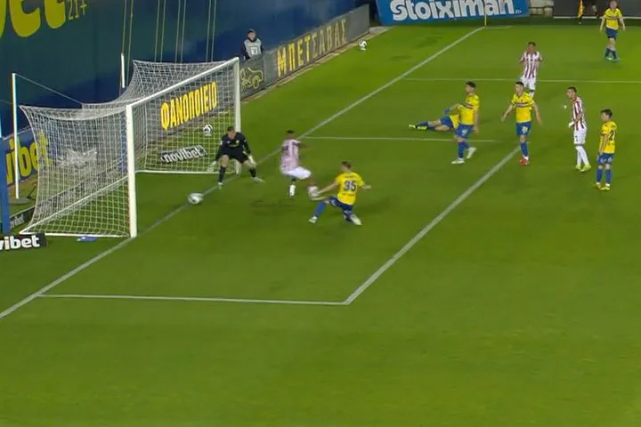 Παναιτωλικός – Πανσερραϊκός: Μαγεία Τεϊσέιρα, σκόραρε με τακουνάκι για το τρίτο γκολ των λιονταριών