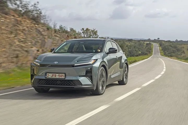 Το νέο Toyota C-HR+ στην Ελλάδα -Οι τιμές και οι εκδόσεις του νέου ιαπωνικού ηλεκτρικού SUV