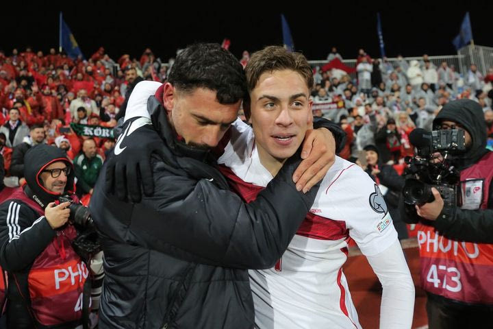 Εθνική Τουρκίας: Ο Ερντογάν συνεχάρη τους παίκτες του Μοντέλα στα αποδυτήρια για την πρόκριση στο Μουντιάλ 2026