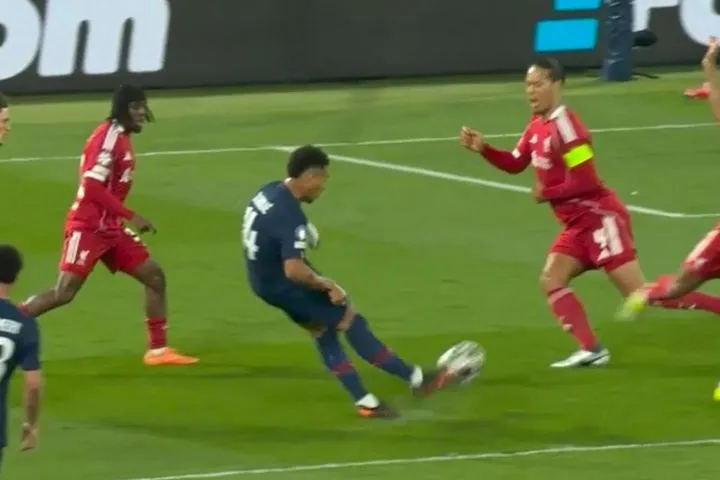 Ο Ντουέ χτύπησε νωρίς και η Παρί Σεν Ζερμέν πήρε προβάδισμα απέναντι στη Λίβερπουλ