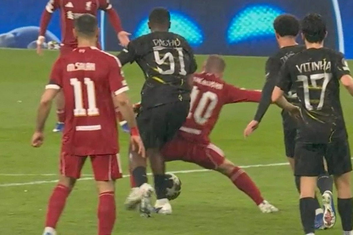 Η Λίβερπουλ κέρδισε πέναλτι σε ανατροπή του Μακ Άλιστερ, το πήρε πίσω έπειτα από on-field review ο Μαριάνι