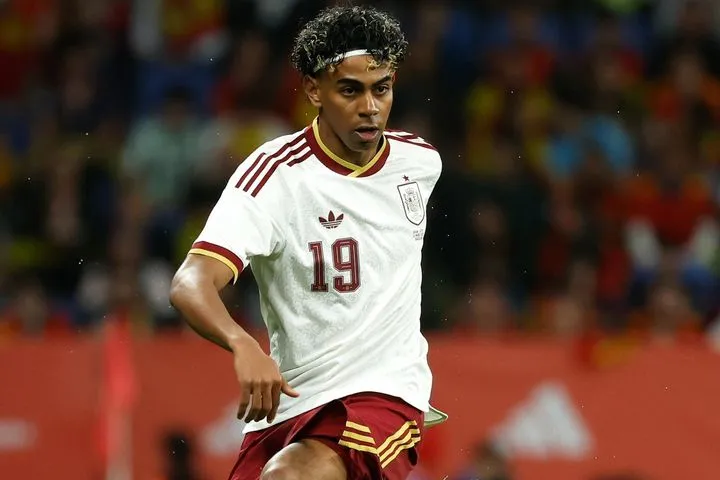 Γιαμάλ: “Απαράδεκτο το σύνθημα, η χρήση μιας θρησκείας με χλευασμό σε κάνει να φαίνεσαι ρατσιστής”