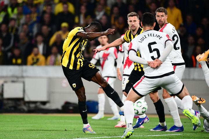 Τρομερό κατέβασμα Ζίνι και μαγική εκτέλεση με το αριστερό για το 1-0 της ΑΕΚ