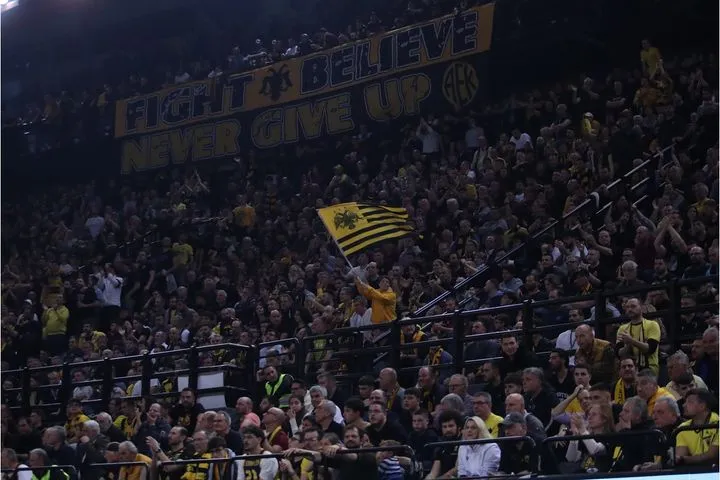 Σεισμός στη SUNEL Arena για τον Ντράγκαν Σάκοτα μετά την πρόκριση της ΑΕΚ απέναντι στη Μπανταλόνα