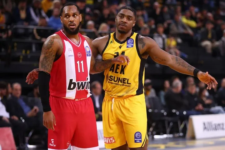 Ημίχρονο 35 λεπτών στο ΑΕΚ – Ολυμπιακός: Γιατί καθυστέρησε η έναρξη του β’ μέρους σε όλα τα παιχνίδια της Stoiximan GBL