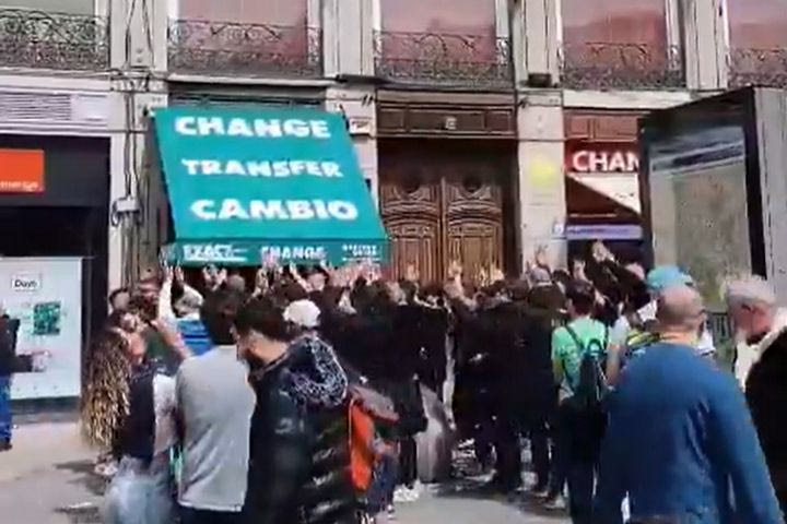 ΑΕΚ: Ζεσταίνεται η Μαδρίτη, οι οπαδοί της Ένωσης δίνουν τον ρυθμό πριν από το ματς με τη Ράγιο