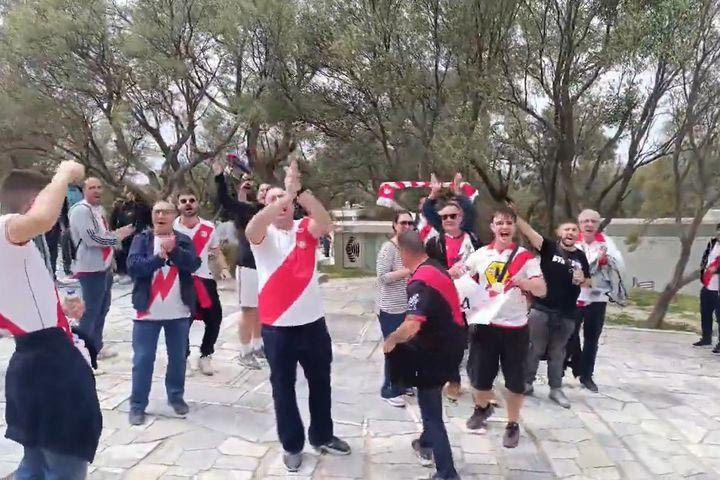 ΑΕΚ – Ράγιο Βαγιεκάνο: Οπαδοί των Ισπανών έδωσαν τον ρυθμό κάτω από την Ακρόπολη