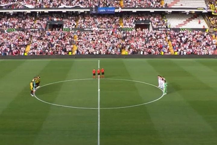 Ράγιο Βαγιεκάνο – ΑΕΚ: Η σιγή ενός λεπτού στη μνήμη του Μιρτσέα Λουτσέσκου