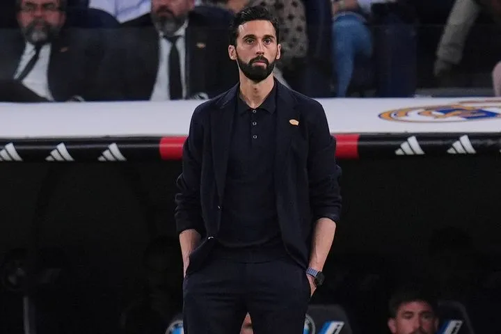 Έξαλλος με τη διαιτησία ο Αρμπελόα μετά το ματς με την Ζιρόνα: "Το μαρκάρισμα στον Εμπαπέ ήταν πέναλτι, εδώ και στο φεγγάρι"