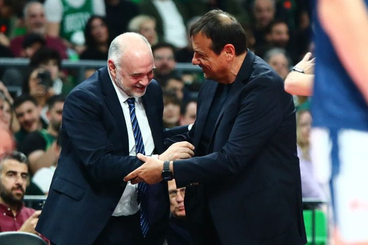 Παναθηναϊκός AKTOR – Αναντολού Εφές: Η είσοδος του Εργκίν Αταμάν στο T-Center και ο χαιρετισμός του με τον Πάμπλο Λάσο