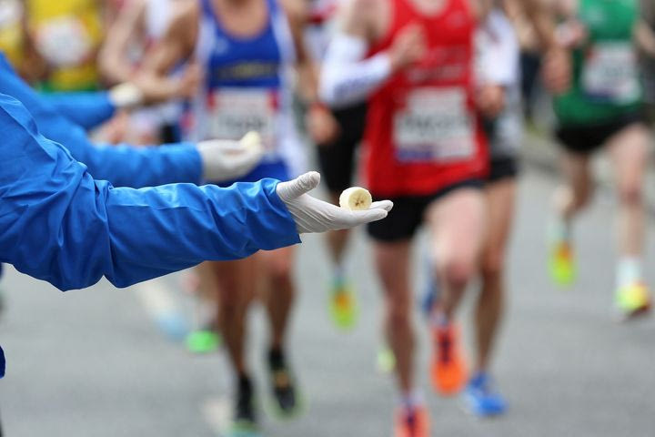 Γιατί στον τερματισμό ενός αγώνα δρόμου σού δίνουν μπανάνα;