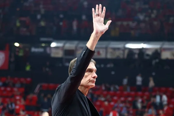 Ολυμπιακός – Μονακό: Αποθεώθηκε ο Μπαρτζώκας από το κατάμεστο ΣΕΦ