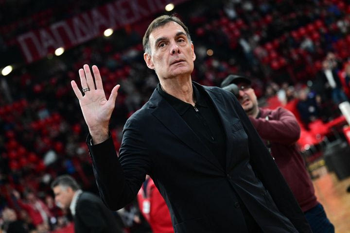 Ο Μπαρτζώκας αποθεώθηκε στο ΣΕΦ κατά την είσοδό του