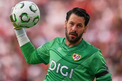 Με επίδεσμο στην Αθήνα ο βασικός τερματοφύλακας της Ράγιο