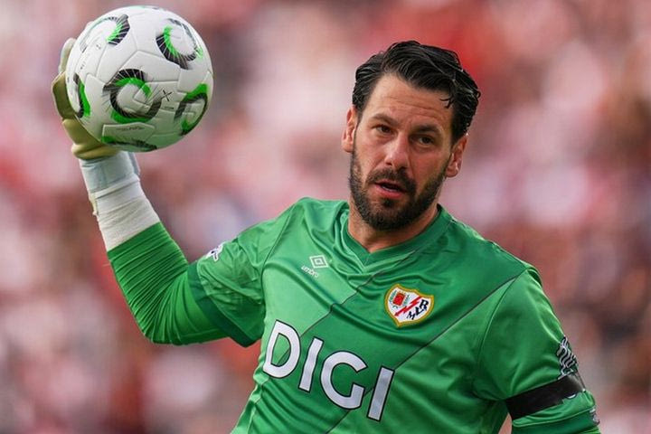 Με επίδεσμο στην Αθήνα ο βασικός τερματοφύλακας της Ράγιο