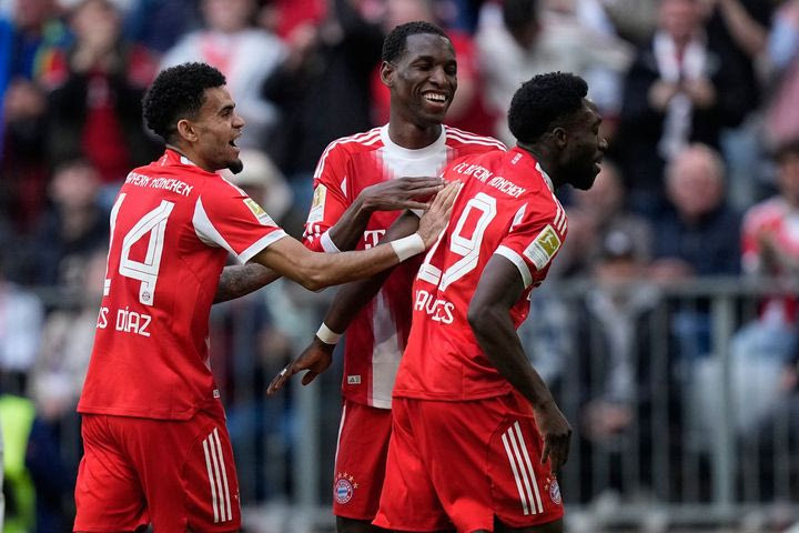 Πάρτι τίτλου στην Allianz Arena: Η Μπάγερν με τεσσάρα κατέκτησε το 35ο πρωτάθλημα της ιστορίας της