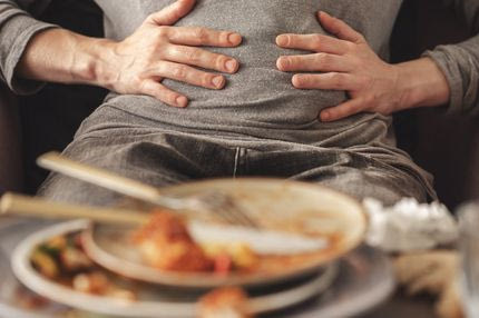 Τα πιο συχνά λάθη στο πασχαλινό τραπέζι που σε φουσκώνουν