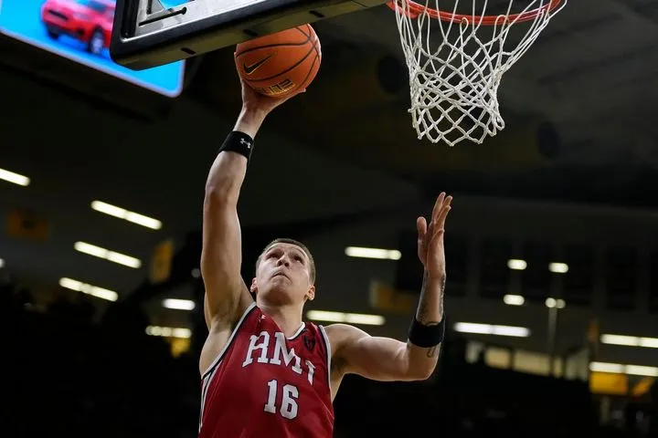 NCAA: Στο Ζέιβιερ ο Χιτικούδης