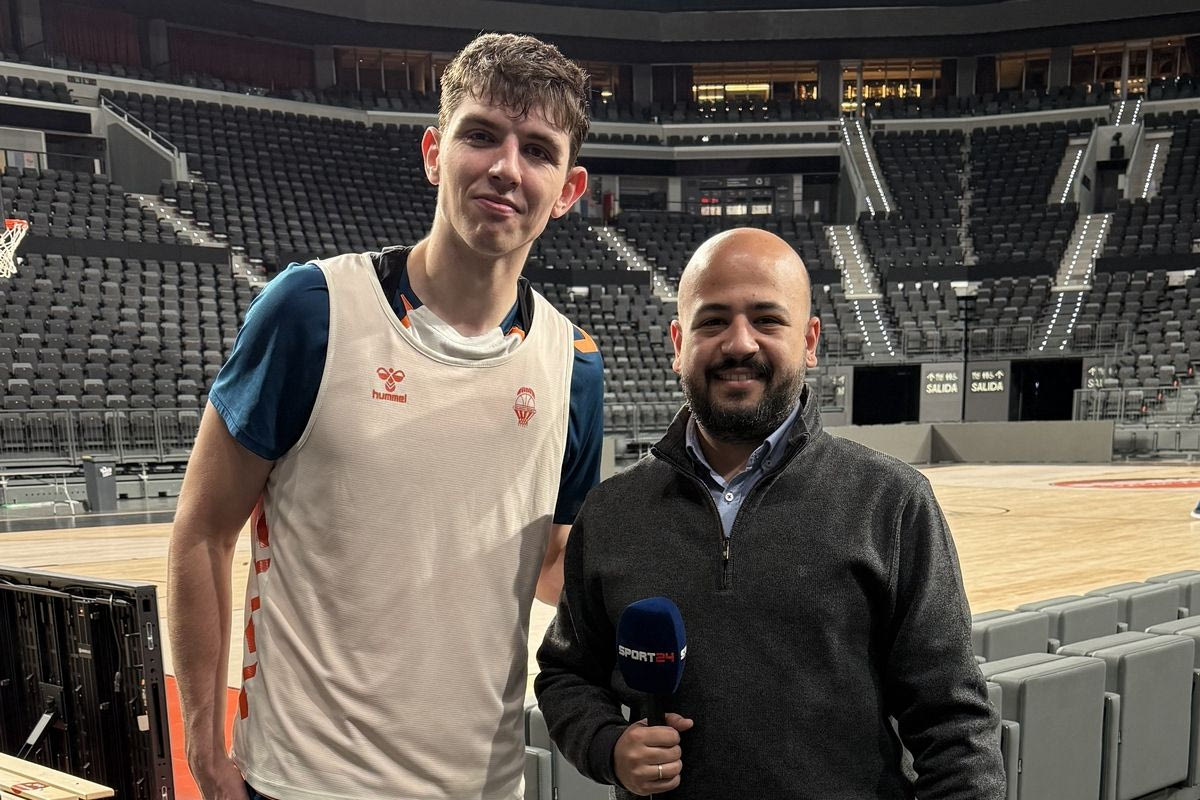 Ο Σέρχιο Ντε Λαρέα με τον Διευθυντή σύνταξης του SPORT24, Ηλία Καλλονά