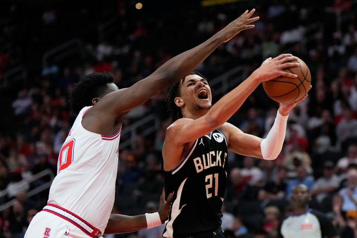 NBA: Ο Ντιένγκ έδωσε μάχη για τους Μπακς, αλλά οι Ρόκετς έφτασαν τις τέσσερις σερί νίκες στη δεύτερη συμμετοχή του Άλεξ Αντετοκούνμπο