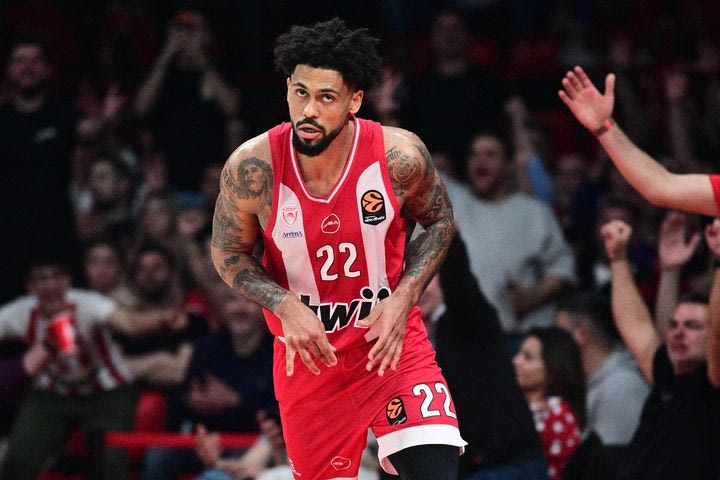 Παρακάμερα του Ολυμπιακός – Ρεάλ: Η αποθέωση στον Ντόρσεϊ, το χειροκρότημα του Βεζένκοβ και το “καυτό” ΣΕΦ