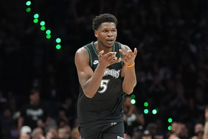 NBA: Οι Τίμπεργουλβς έκαναν περίπατο απέναντι στους Νάγκετς και πήραν προβάδισμα