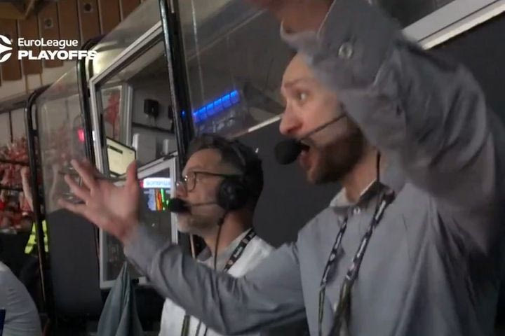 Ολυμπιακός – Μονακό: Η εκπληκτική αντίδραση των σχολιαστών της EuroLeague στο σουτ του Ντόρσεϊ πίσω απ’ το κέντρο, που δεν μέτρησε