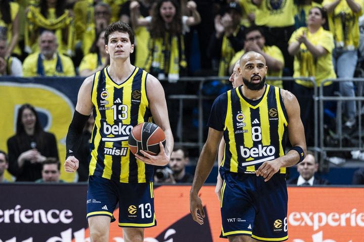 Φενέρμπαχτσε – Ζάλγκιρις 89-78: “Καυτός” Μπιμπέροβιτς και άμυνα “ατσάλι” έκαναν το 1-0 στην Κωνσταντινούπολη