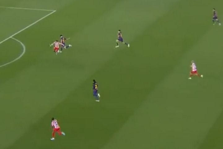 Μπαρτσελόνα – Ατλέτικο: Ο Κουμπαρσί ανέτρεψε τον Σιμεόνε και ο διαιτητής του έδειξε κόκκινη κάρτα, μετά από on field review