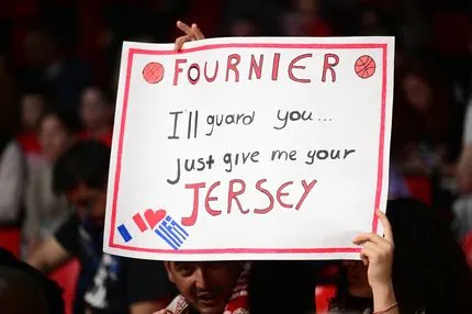 Φαντασία χωρίς όρια για τους μικρούς φιλάθλους του Ολυμπιακό, ζήτησαν φανέλες με τον πιο ευρηματικό τρόπο