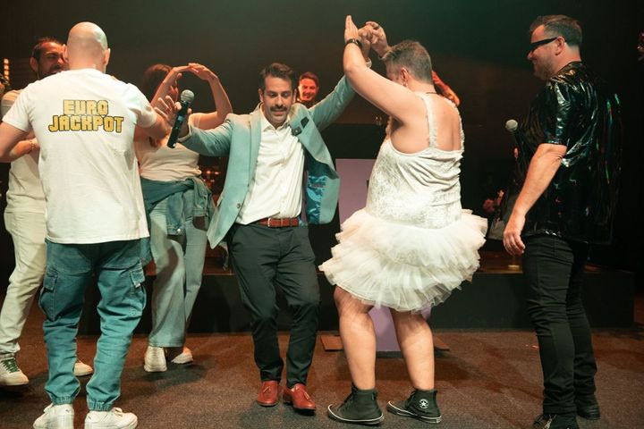 Μάκης is back – Κέρδισε το Εurojackpot και συνεχίζει να το γιορτάζει κερνώντας τους πάντες