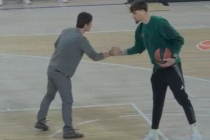 Μπαρτσελόνα – Παναθηναϊκός AKTOR: Από νωρίς στο γήπεδο ο Δημήτρης Γιαννακόπουλος, χαιρέτησε όλα τα μέλη των πρασίνων