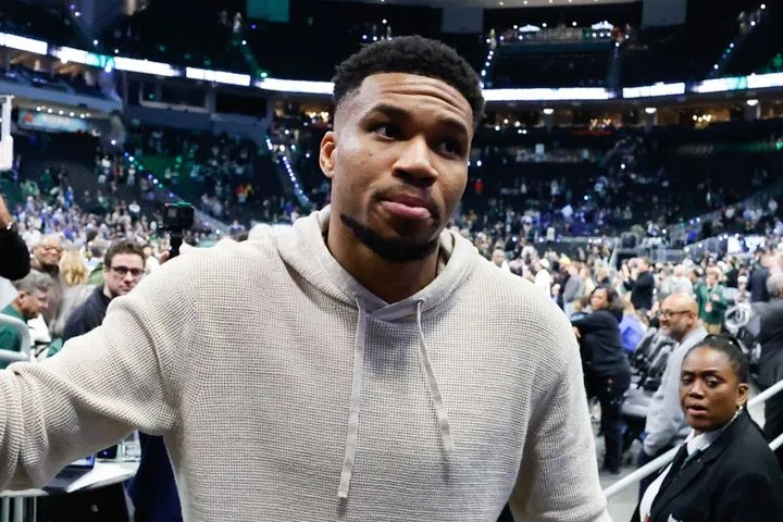 Αντετοκούνμπο για το μέλλον του στους Μπακς: “Για να υπογράψεις συμβόλαιο, πρέπει κάποιος να στο προσφέρει”