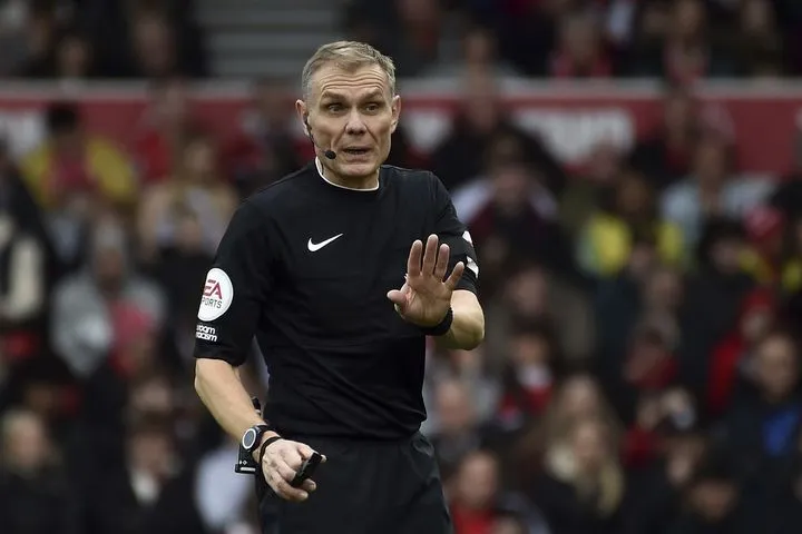 Ο πολύπειρος Άγγλος ρέφερι Γκράχαμ Σκοτ αποδομεί τρεις μύθους γύρω από τη διαιτησία: "Δεν είναι τόσο απλό όσο φαίνεται"