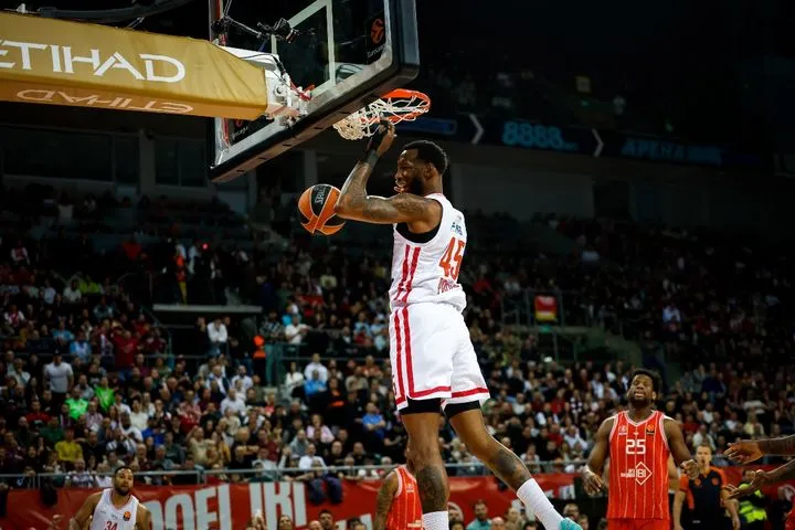 EuroLeague Top 10: Στην κορυφή ο Ολυμπιακός με το εντυπωσιακό κάρφωμα του Χολ